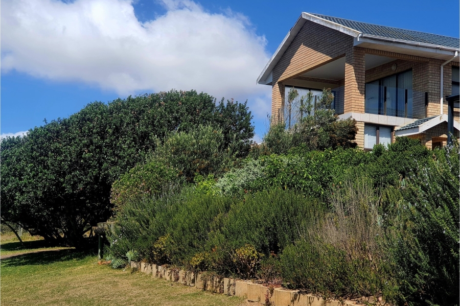 4 Bedroom Property for Sale in Boggomsbaai Western Cape